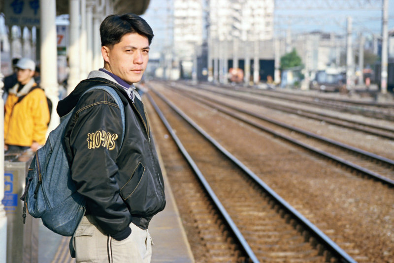 台灣鐵路旅遊攝影台中火車站月台旅客2002年之前攝影照片46